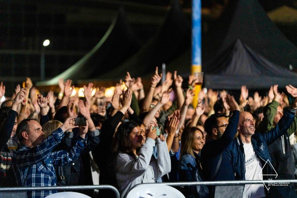 Lee más sobre el artículo El Festival Noroeste Estrella Galicia volvió por todo o alto con las actuaciones de La Pegatina, Dorian, Luna Ki y La La Love You y con la presencia de 17.000 espectadores