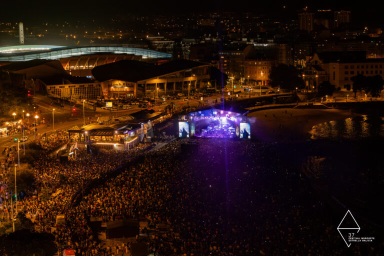 Lee más sobre el artículo Triángulo de Amor Bizarro, Vetusta Morla y The Rapants ponen el broche de oro en la playa de Riazor a la XXXVII edición del Festival Noroeste Estrella Galicia ante más de 50.000 espectadores