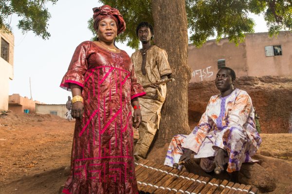 Mali. Bamako. 01/2015. Trio da Kali. Musique traditionnelle mandingue. Traditional mandingo music. Hawa Kasse Mady  (chant,lead vocal),Lassana Diabate (balafon),,Mamadou Kouyate (Ngoni)